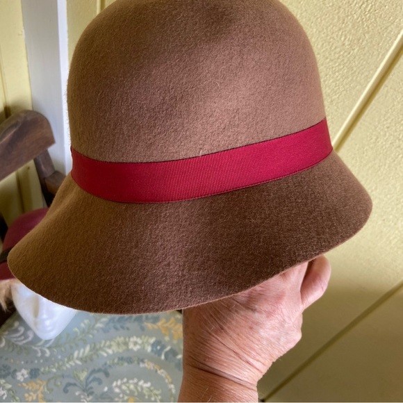 Two fabulous bucket hats in 100% wool. Warm and one size fits all. So stylin’. - Picture 12 of 13